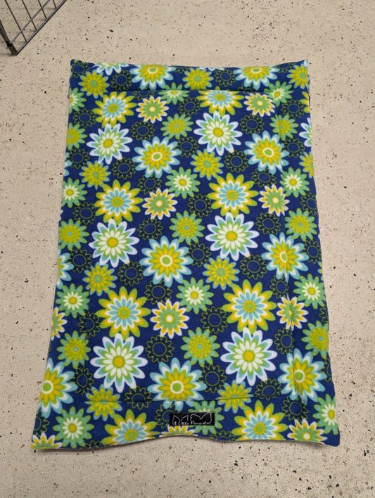 A Little Pawpular - Fleece and Ripstop Crate Pad - MEDIUM - 19x30IN (Fits Intermediate Ruff Land)