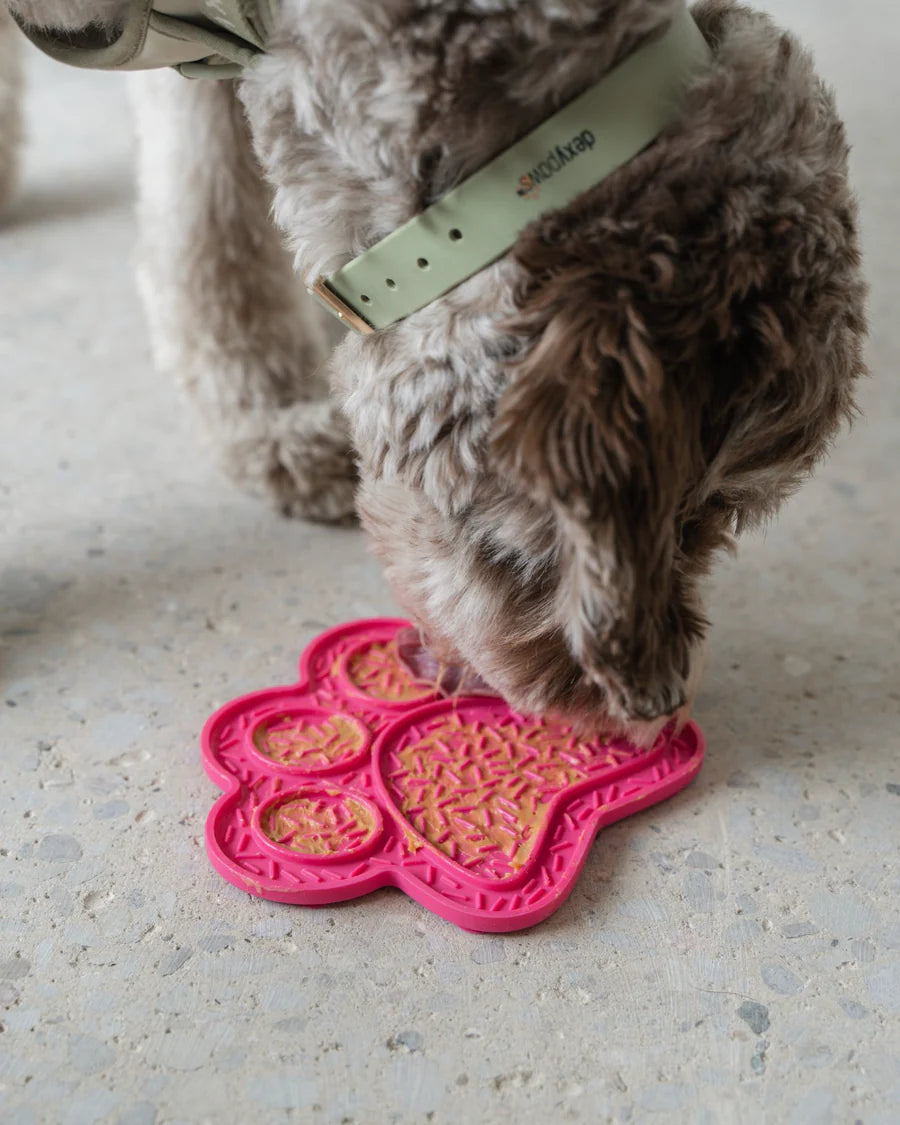 Dexypaws - Dog Lick Mat - PINK PAW - 20.5 x 19 x 1CM (8x7.5x.5in)